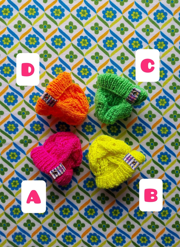 模様編みのネオンカラーニットキャップ