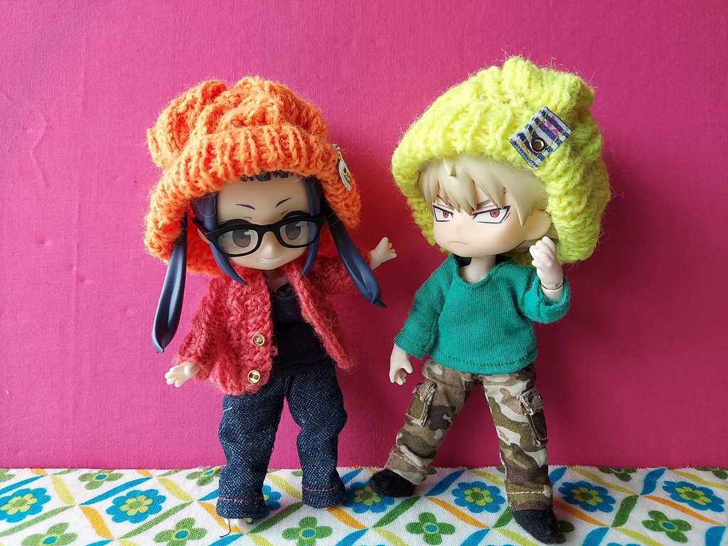 模様編みのネオンカラーニットキャップ