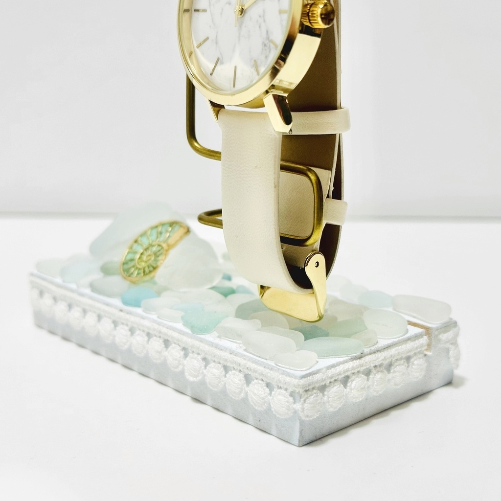 腕時計たてるやつ(シャーレアン)