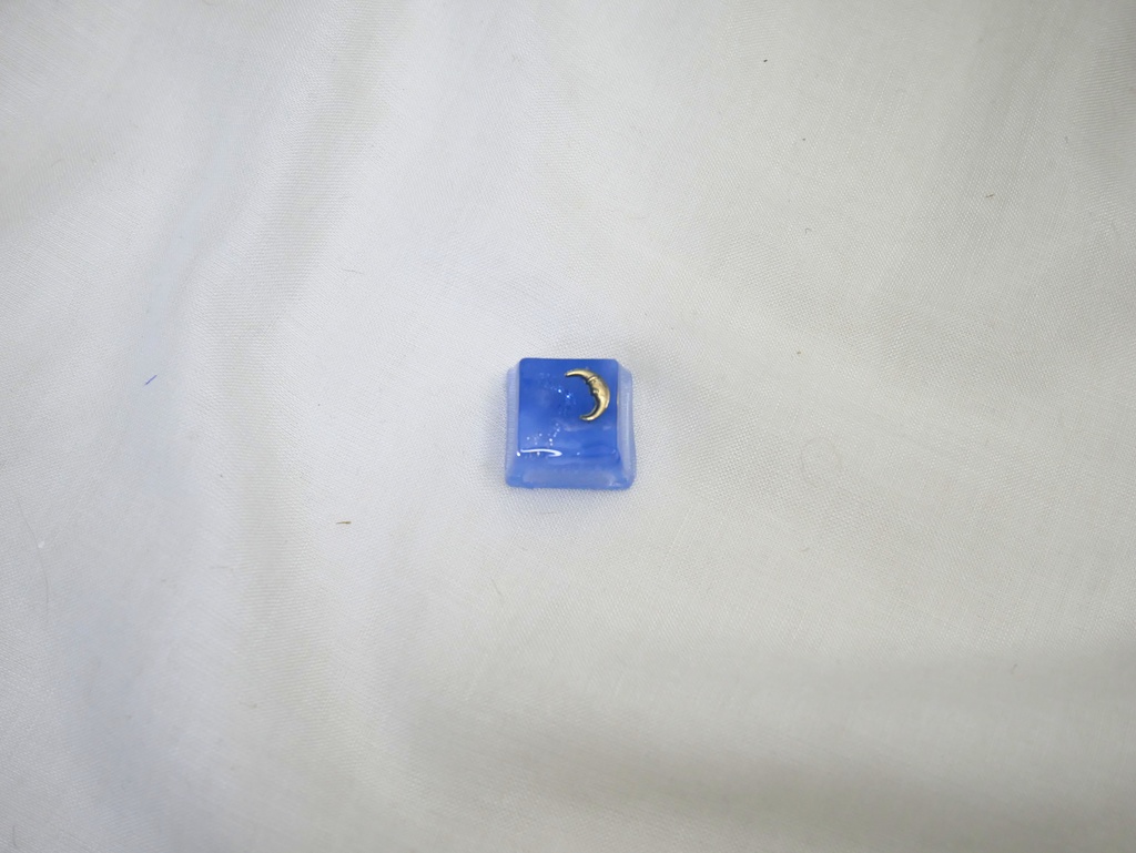 夜空の三日月レジンキーキャップ