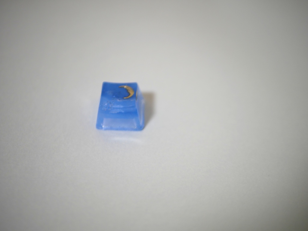 夜空の三日月レジンキーキャップ