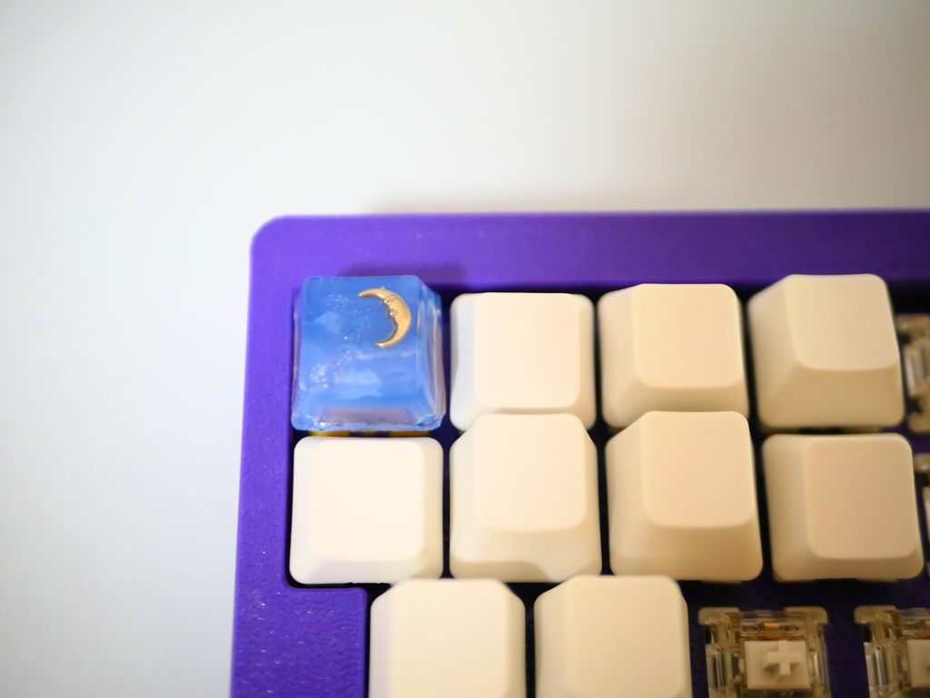 夜空の三日月レジンキーキャップ