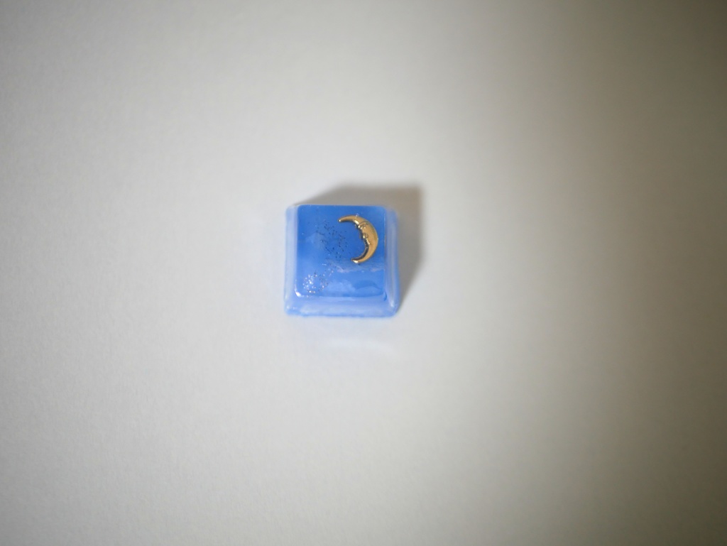 夜空の三日月レジンキーキャップ