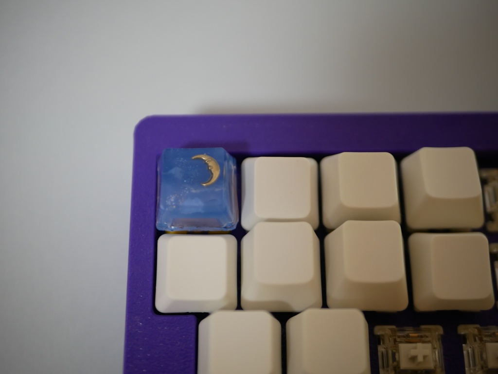 夜空の三日月レジンキーキャップ
