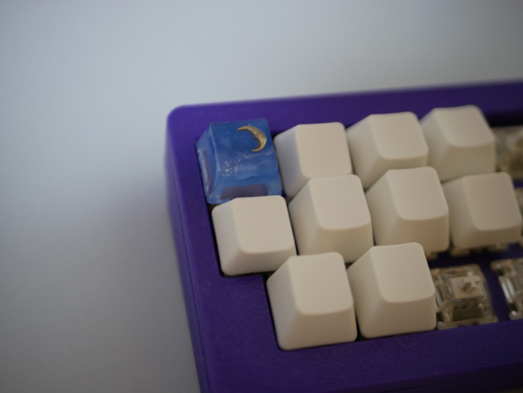 夜空の三日月レジンキーキャップ