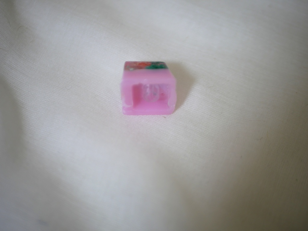 センスのないドライフラワーキーキャップ