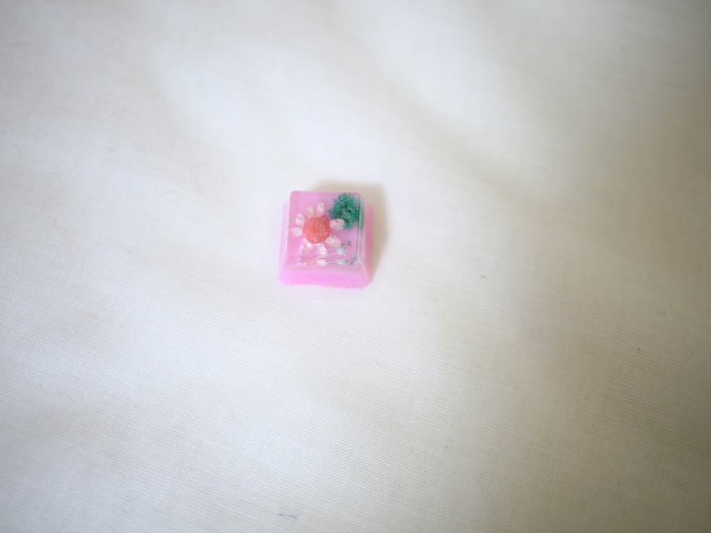 センスのないドライフラワーキーキャップ