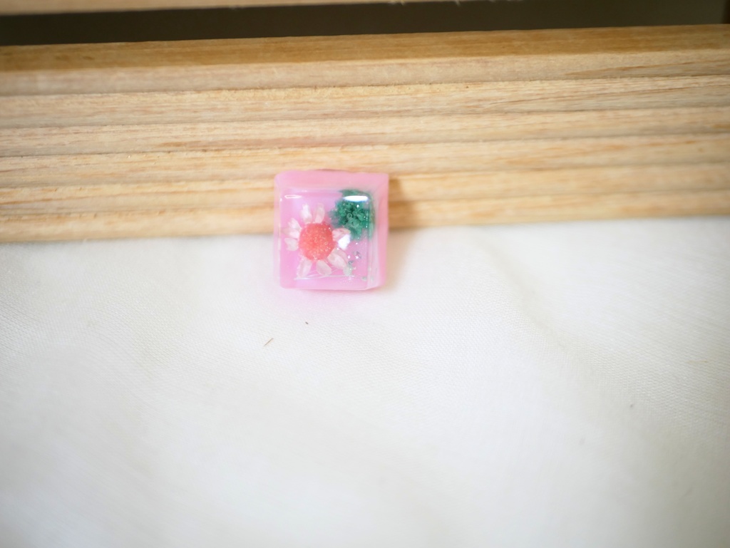 センスのないドライフラワーキーキャップ