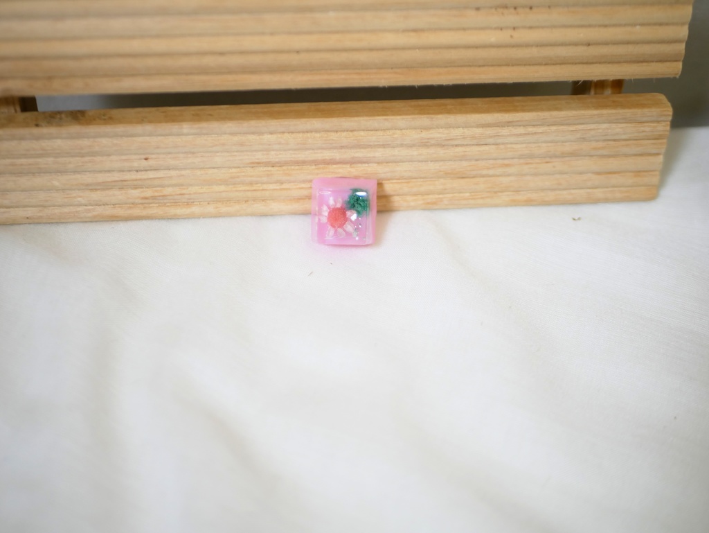 センスのないドライフラワーキーキャップ