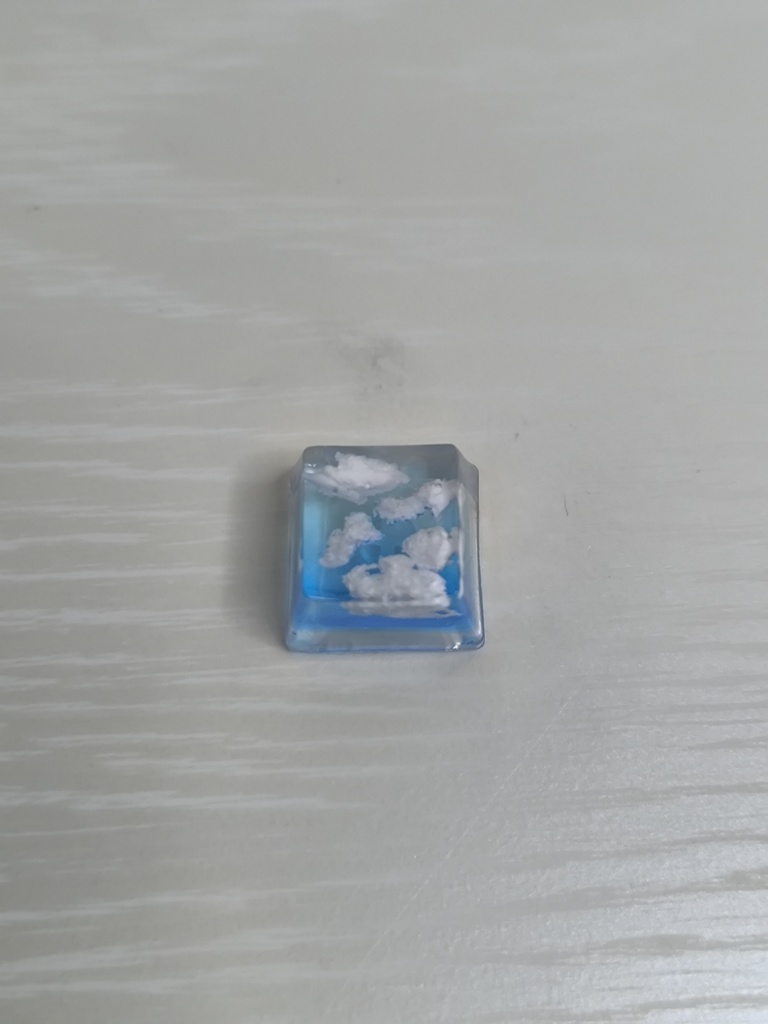 青空の窓キーキャップ - あなたのデスクに広がる夏の空