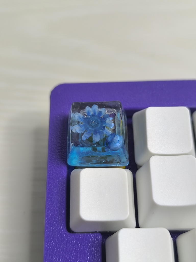 透明感ブルーフラワーキーキャップ