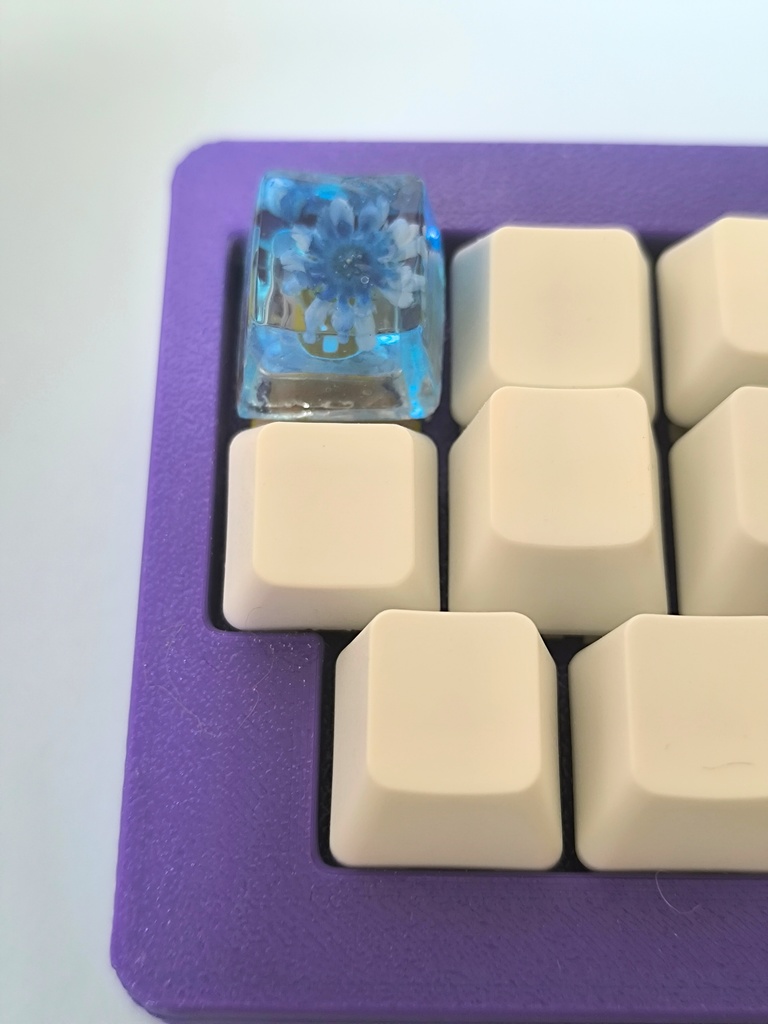 透明感ブルーフラワーキーキャップ