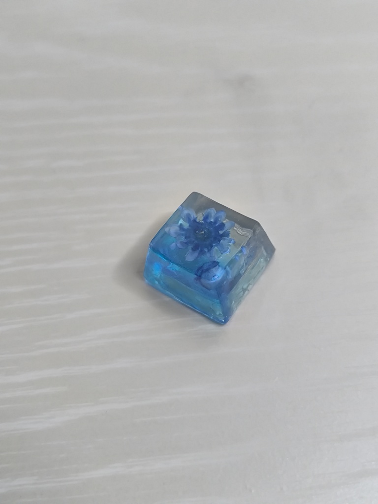透明感ブルーフラワーキーキャップ