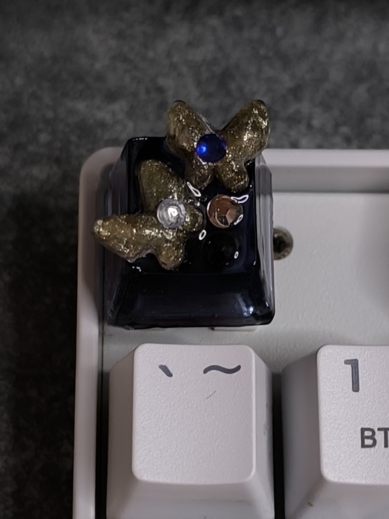 ゴールドバタフライ レジンキーキャップ