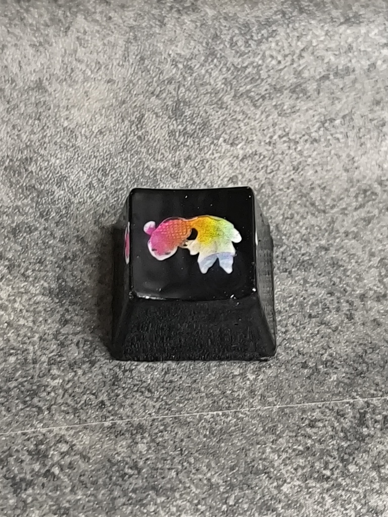 透明ブラックレジン × 虹色金魚キーキャップ - 涼しげな夏の和風デザイン
