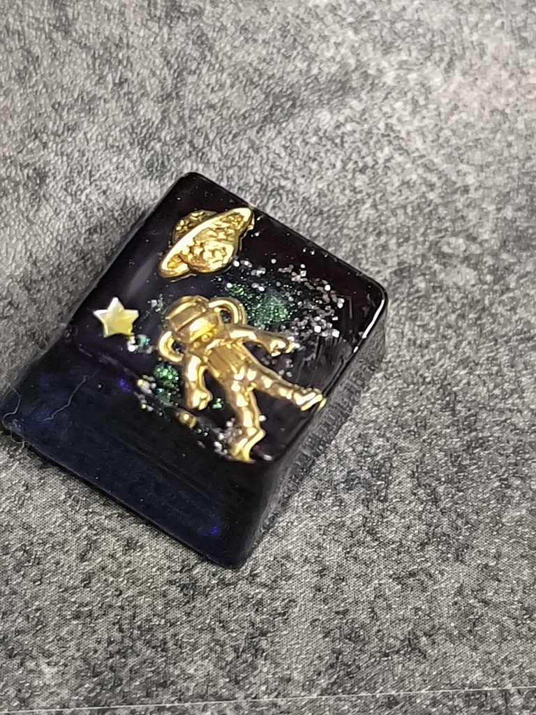 スペースオデッセイ アートキーキャップ - 宇宙服×惑星 クリアレジン