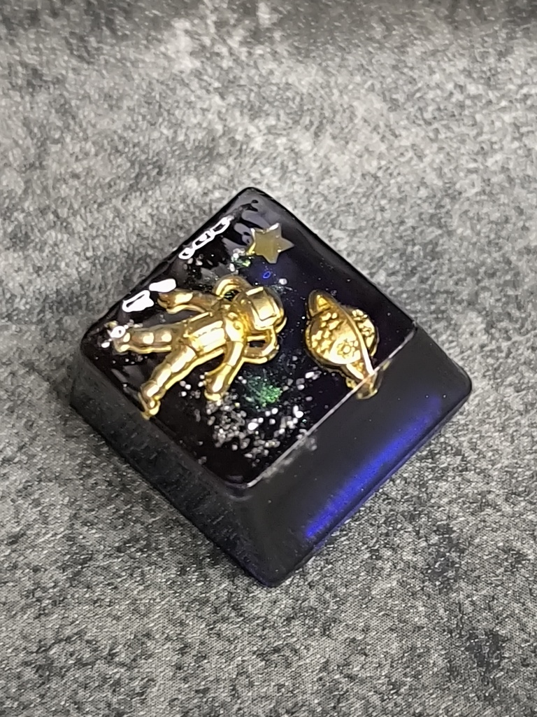 スペースオデッセイ アートキーキャップ - 宇宙服×惑星 クリアレジン
