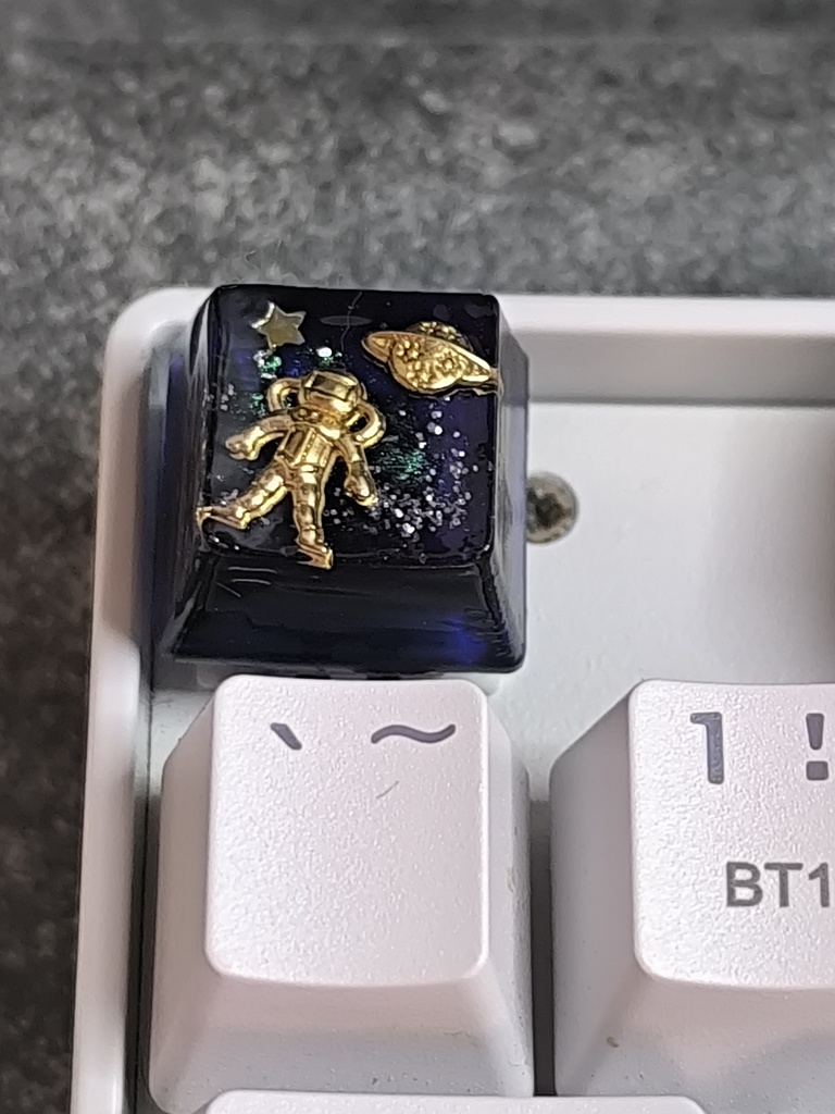 スペースオデッセイ アートキーキャップ - 宇宙服×惑星 クリアレジン