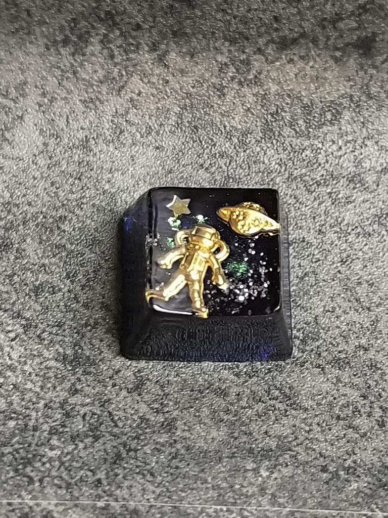 スペースオデッセイ アートキーキャップ - 宇宙服×惑星 クリアレジン