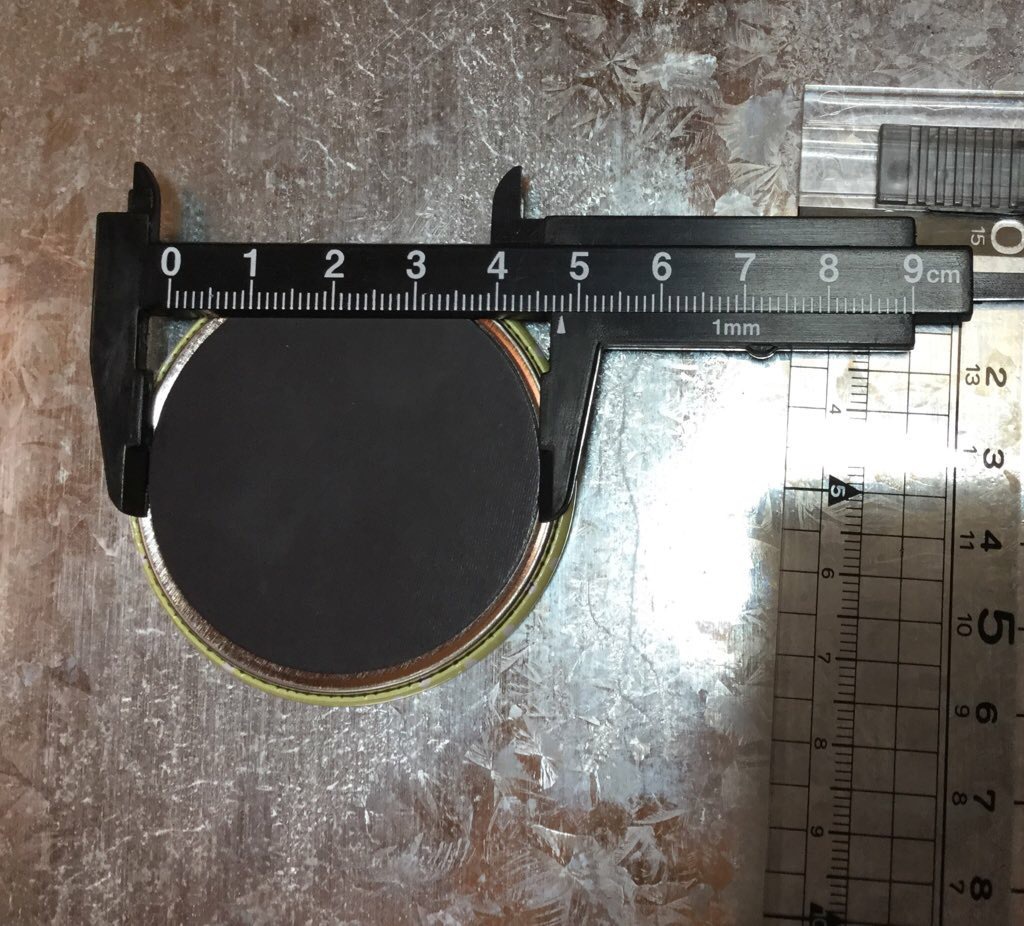 sale!【エプロン松】缶マグネット・大