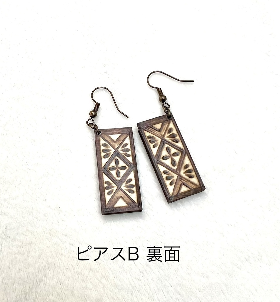 バックギャモンのピアス