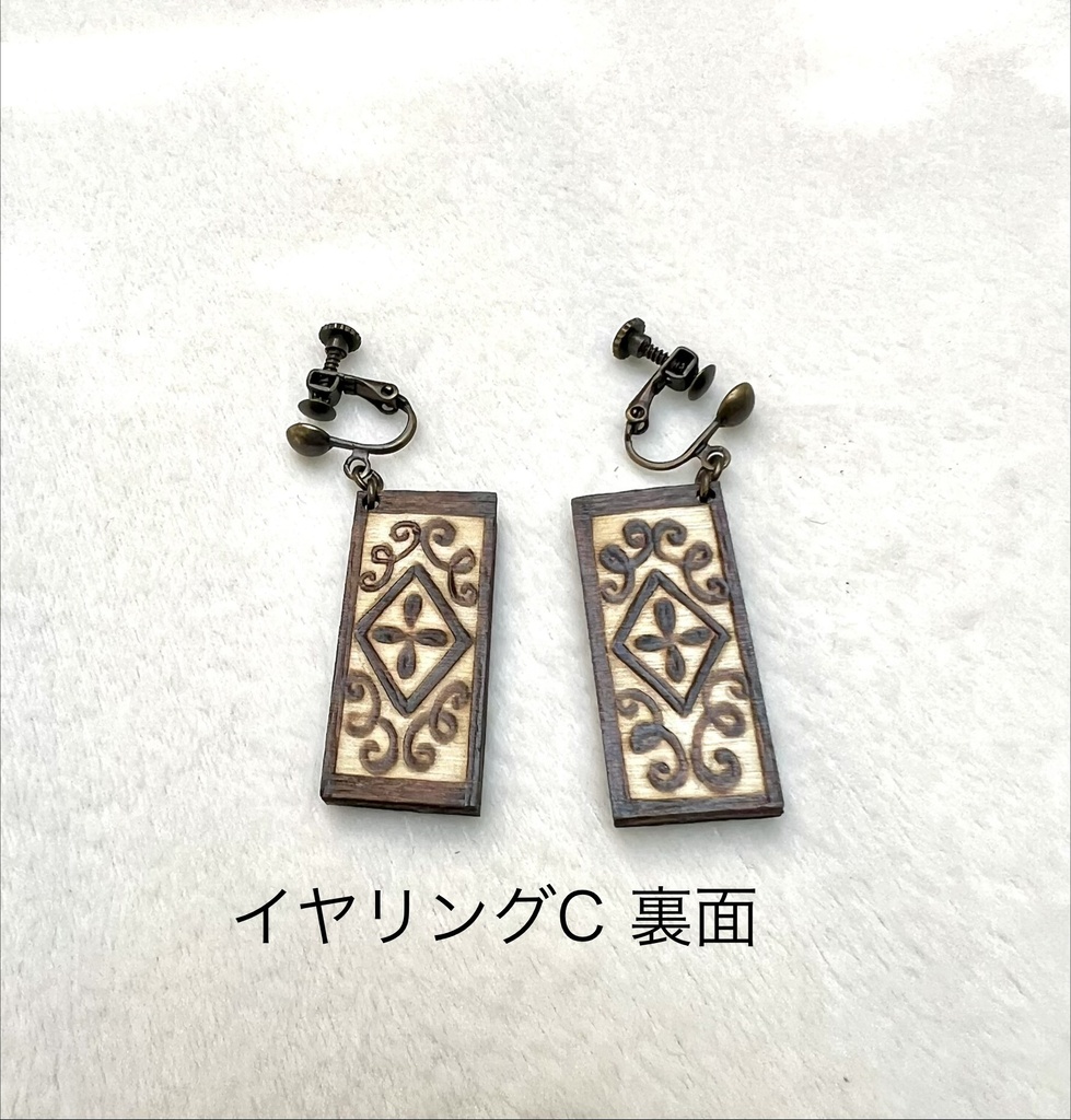 バックギャモンのピアス