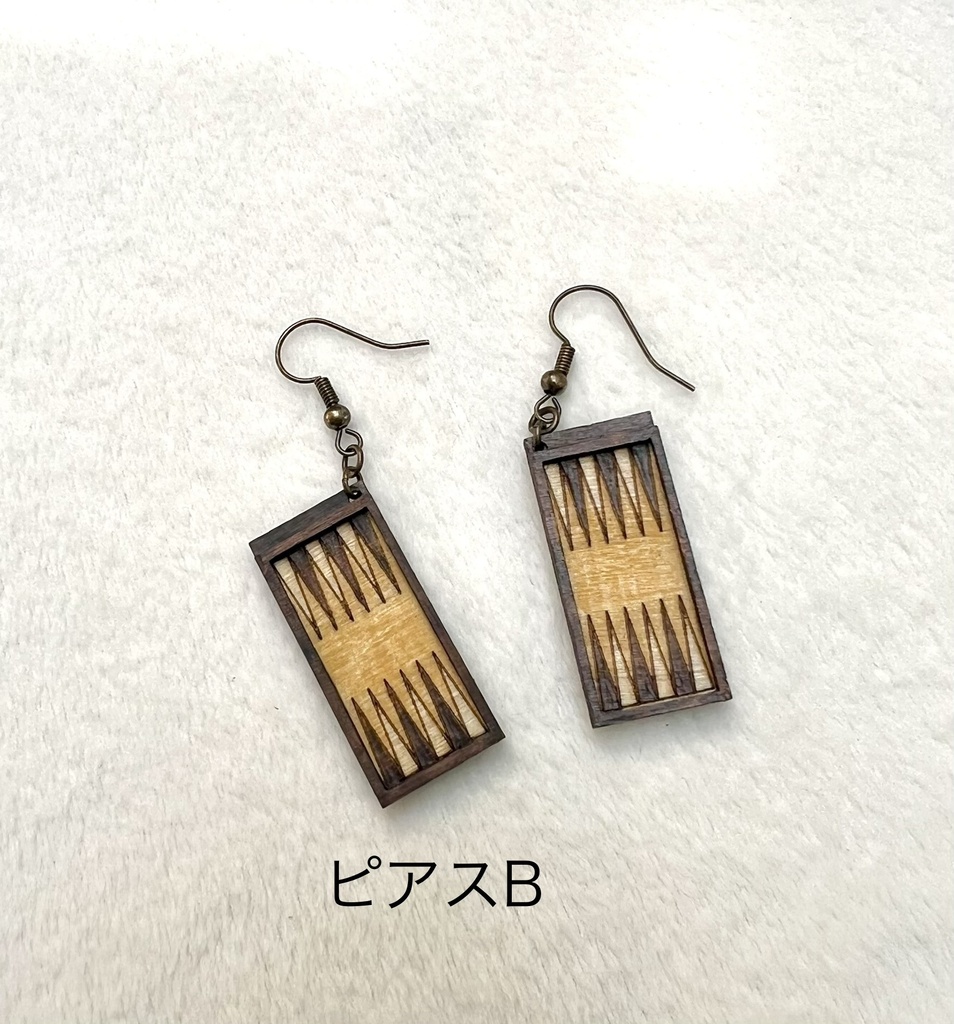 バックギャモンのピアス