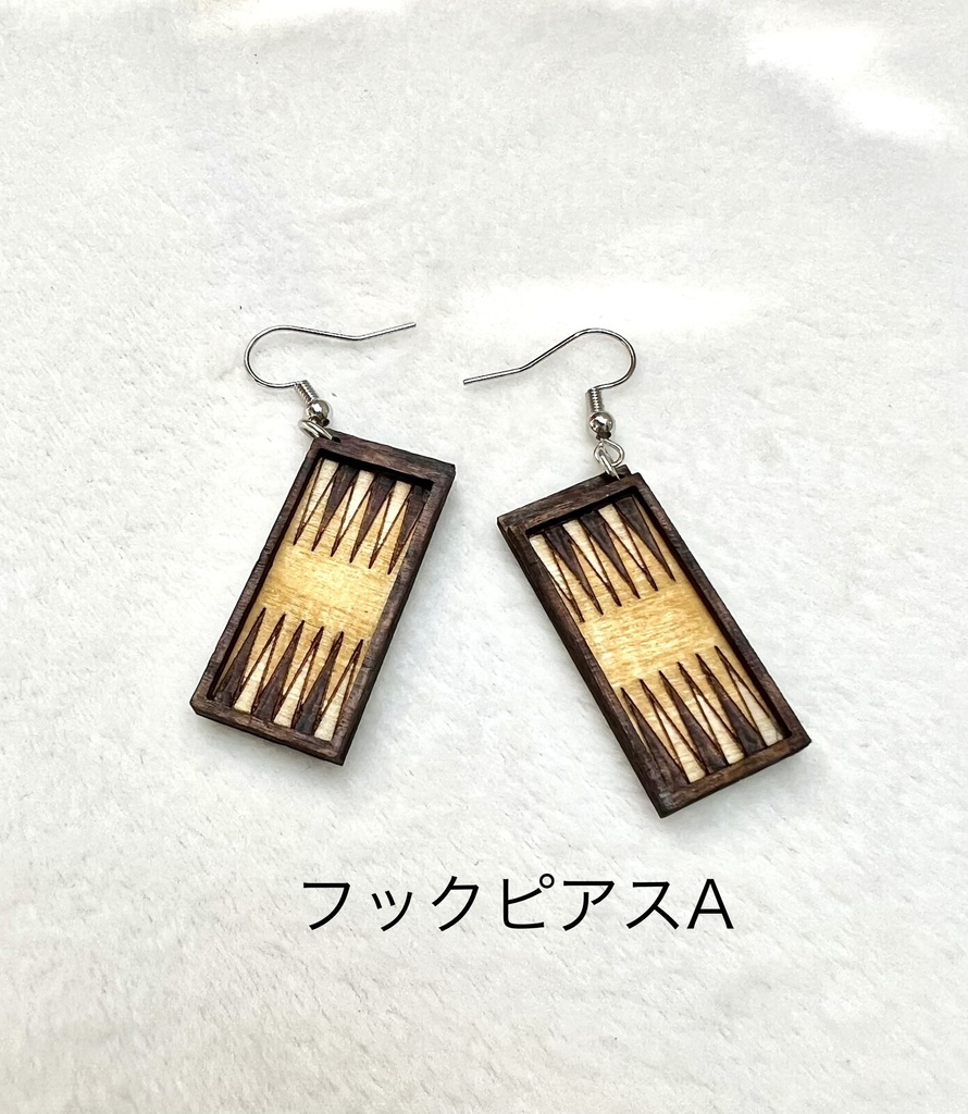バックギャモンのピアス