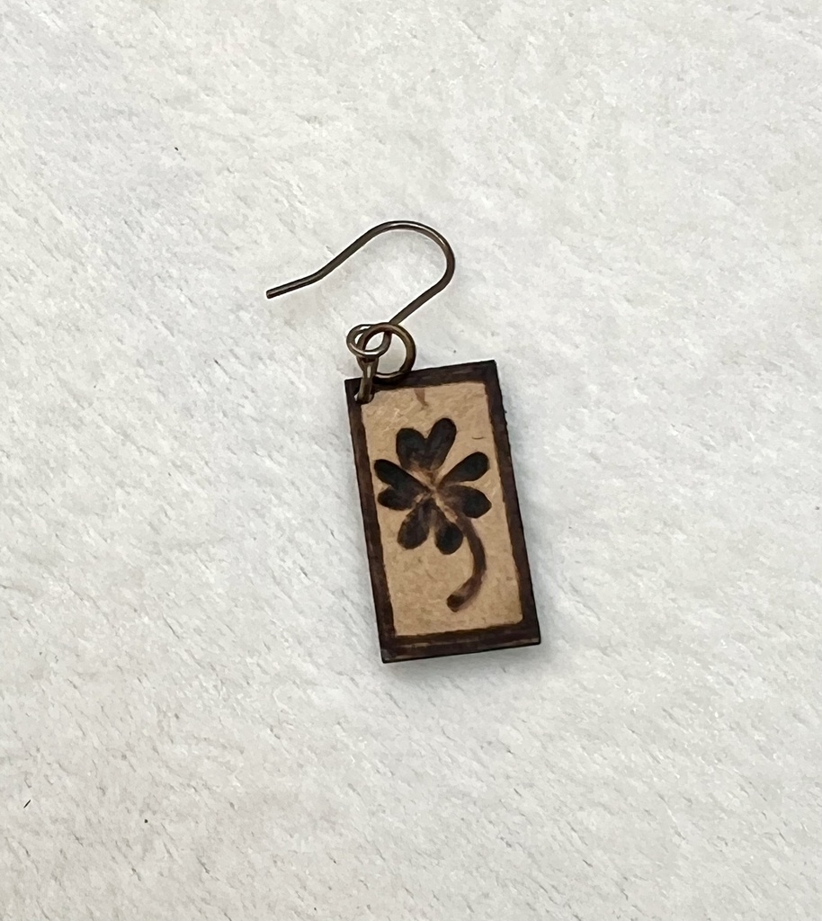 バックギャモンピアス(片耳タイプ
