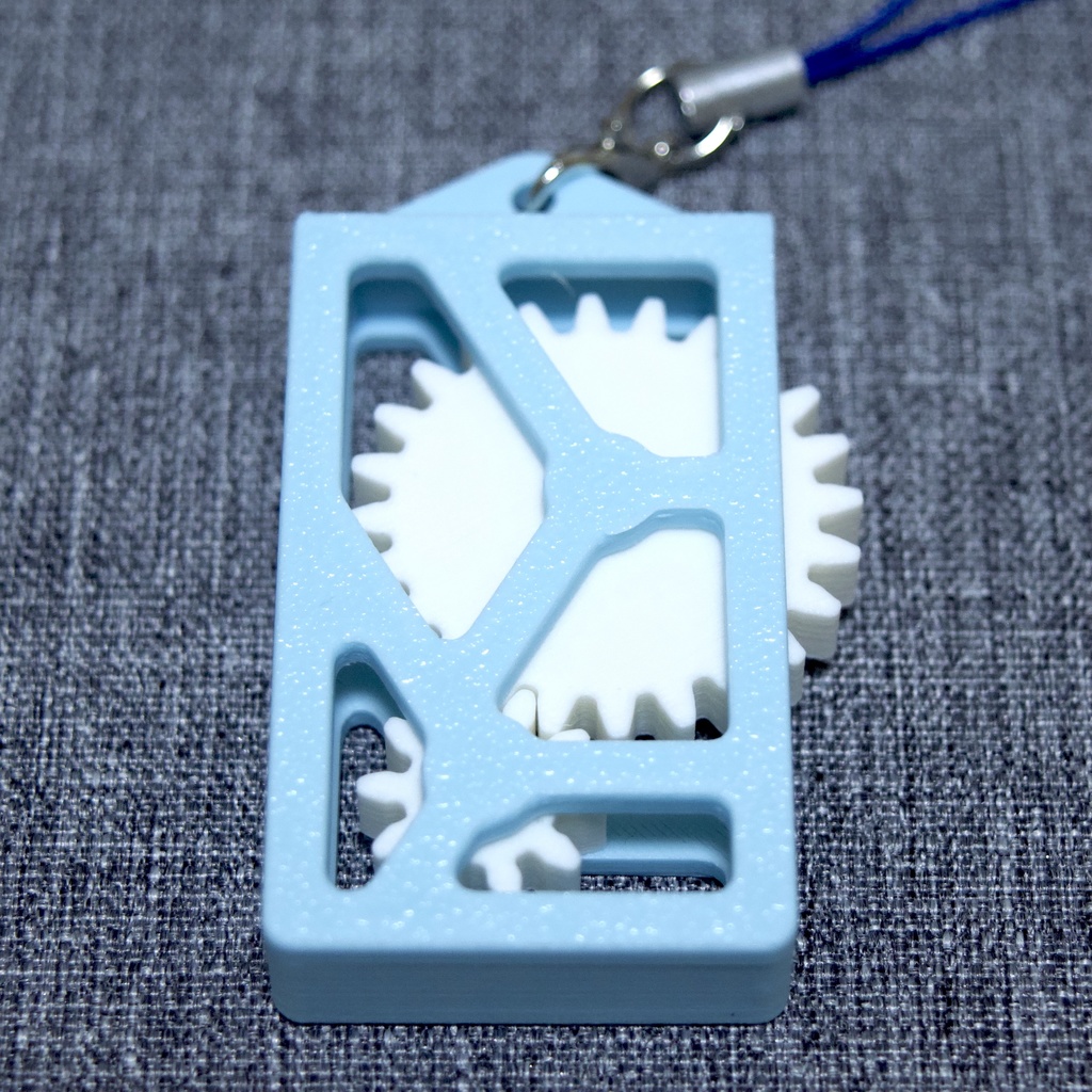 歯車が回る!理系もハマるメカストラップ_平歯車減速機【水色】│触って楽しい3Dプリント雑貨