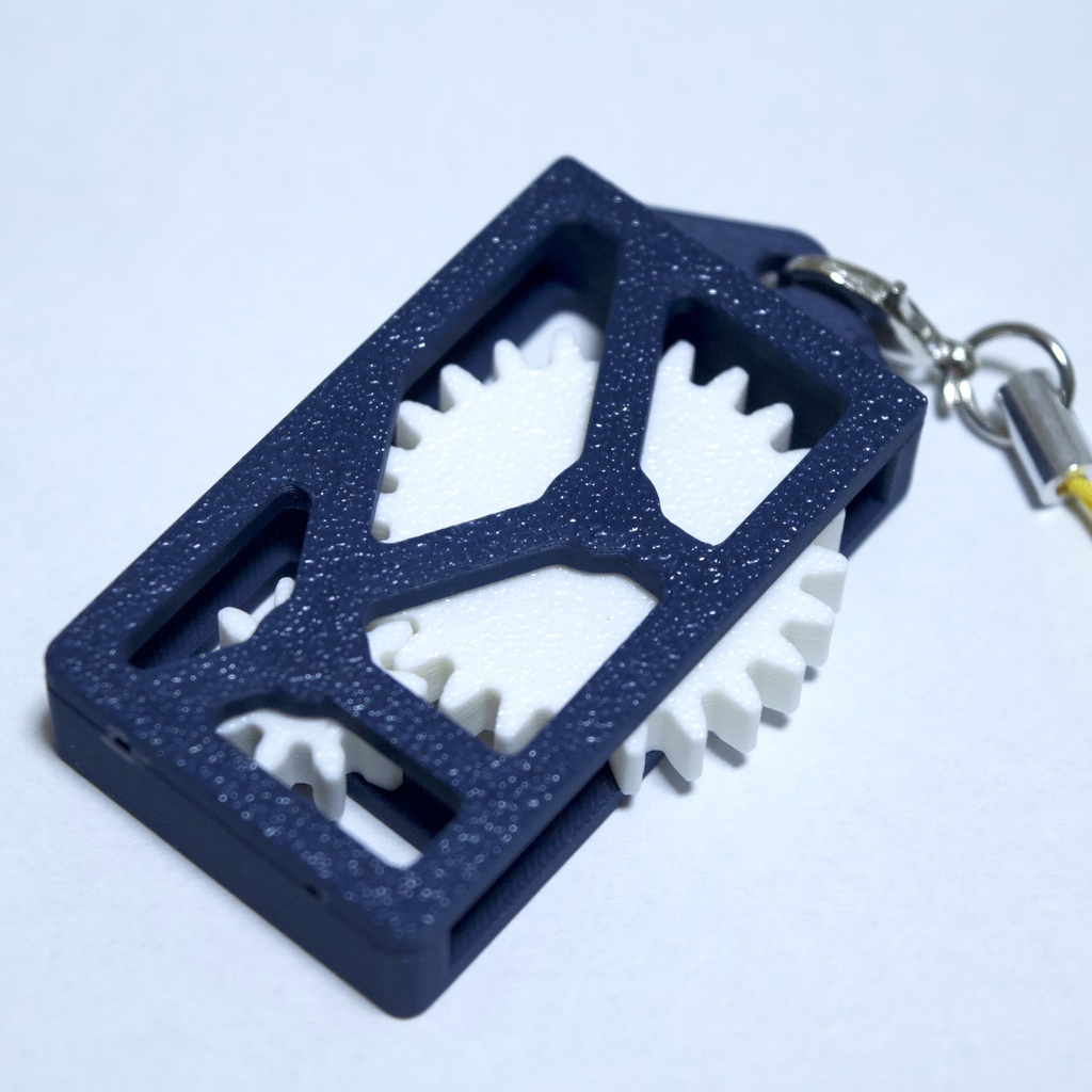歯車が回る!理系もハマるメカストラップ_平歯車減速機【ネイビー】│触って楽しい3Dプリント雑貨