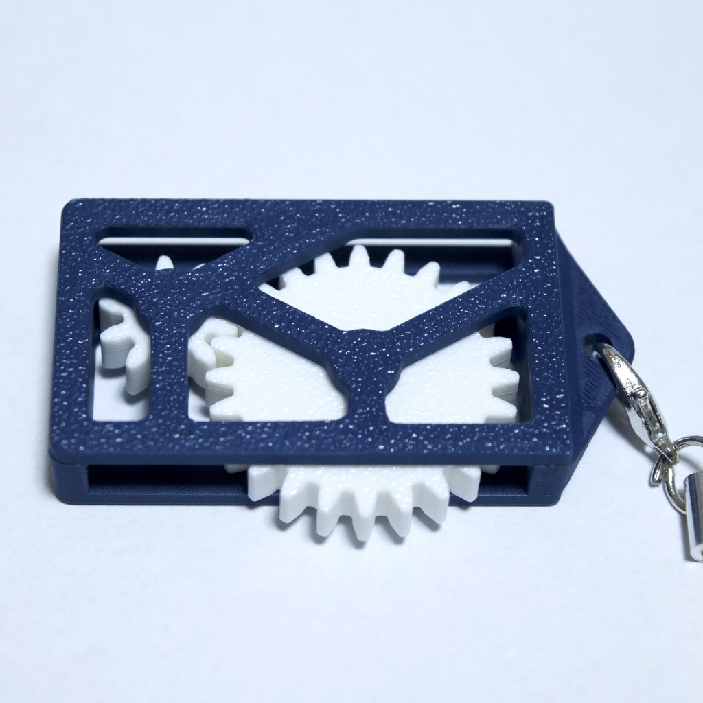 歯車が回る!理系もハマるメカストラップ_平歯車減速機【ネイビー】│触って楽しい3Dプリント雑貨