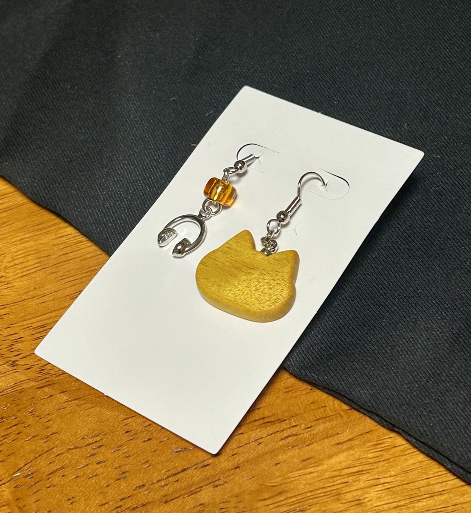 ねこのたみ概念アクセサリー(ピアス/とらねこ)