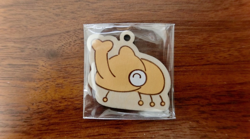 茶色のアリガトカブト（木製ストラップ）