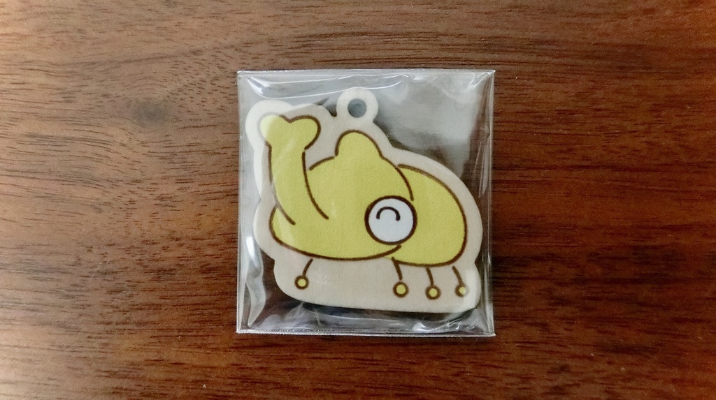 黄色のアリガトカブト（木製ストラップ）