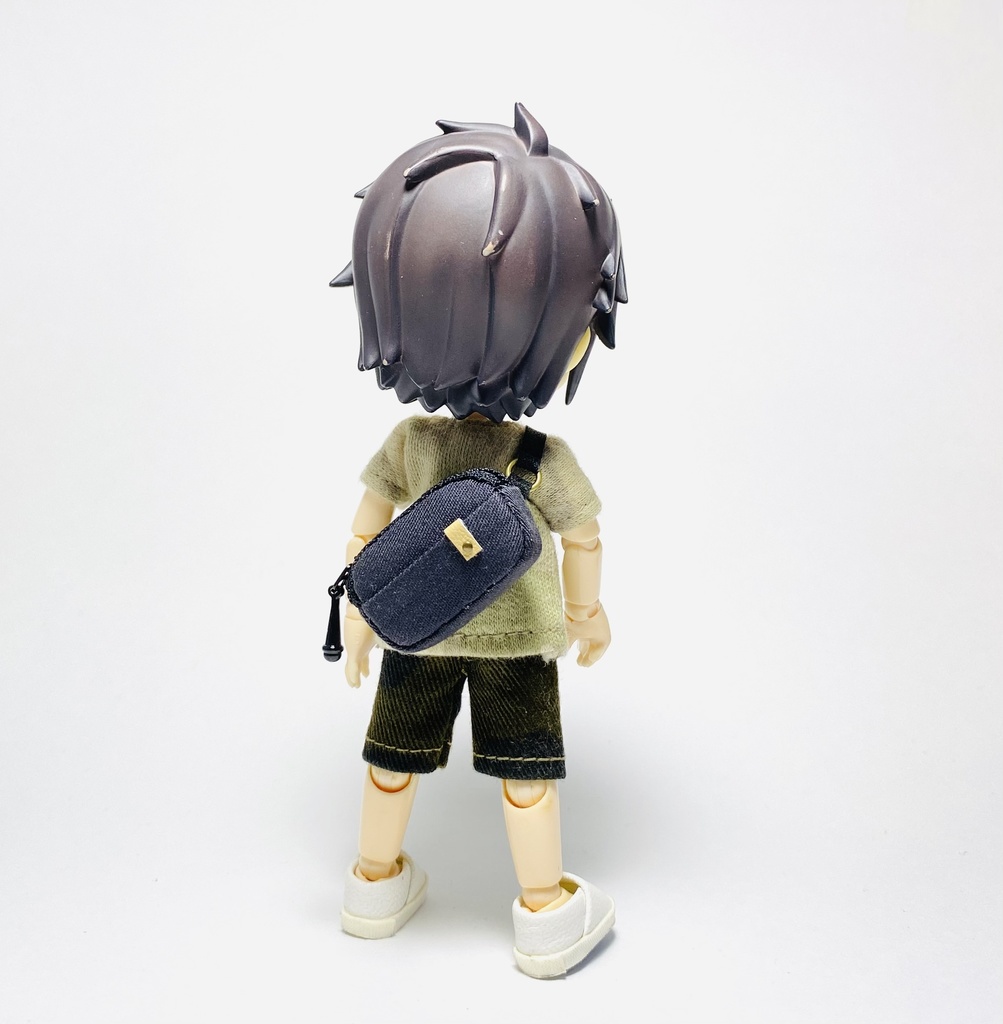 オビツ11 スクエアボディバッグ　タググレー