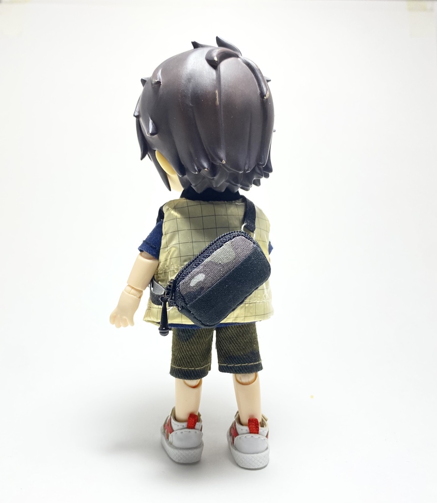 オビツ11 スクエアボディバッグ　ブラック×カモフラ