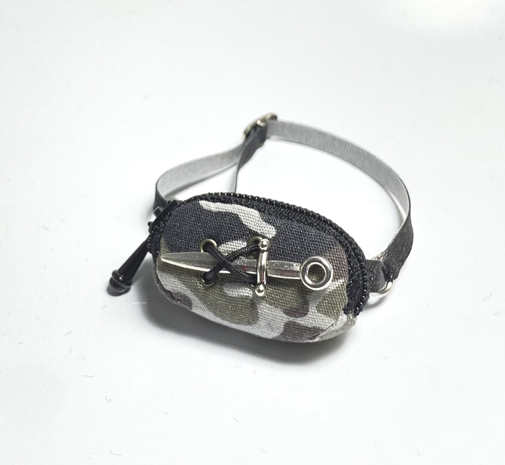 オビツ11 ボディバッグ　カモフラ×短剣