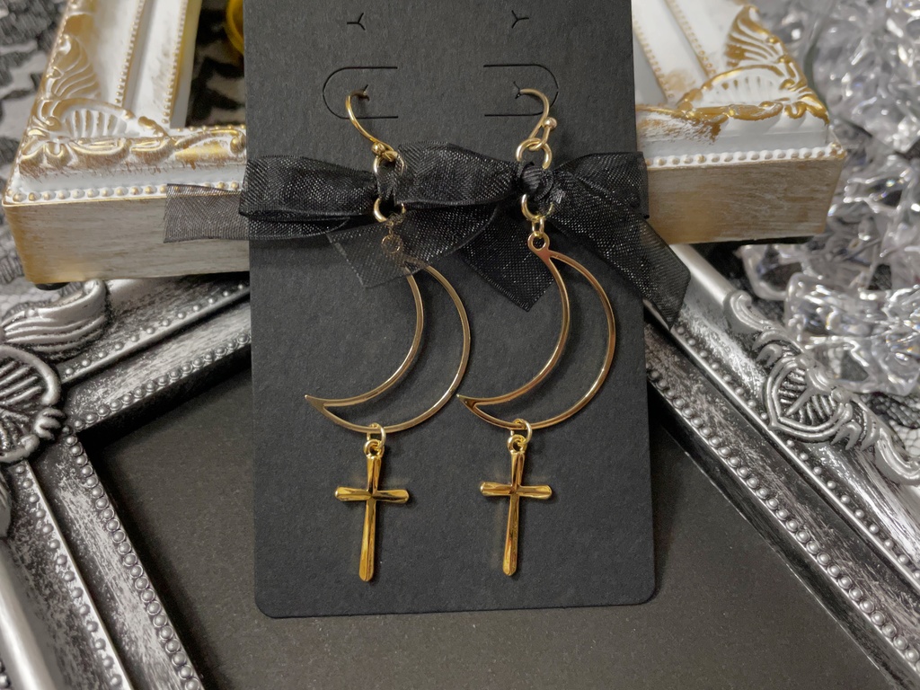 漆黒を謳うシンガーの耳飾り