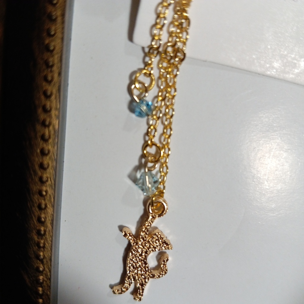 ハンドメイドピアス 宇宙 猫 青 ブルー 水色 星 月 ゴールド スワロフスキー