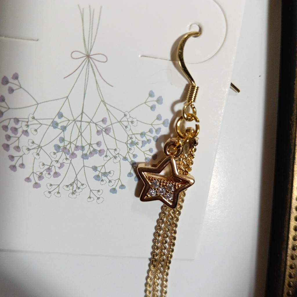 ハンドメイドピアス 宇宙 猫 青 ブルー 水色 星 月 ゴールド スワロフスキー