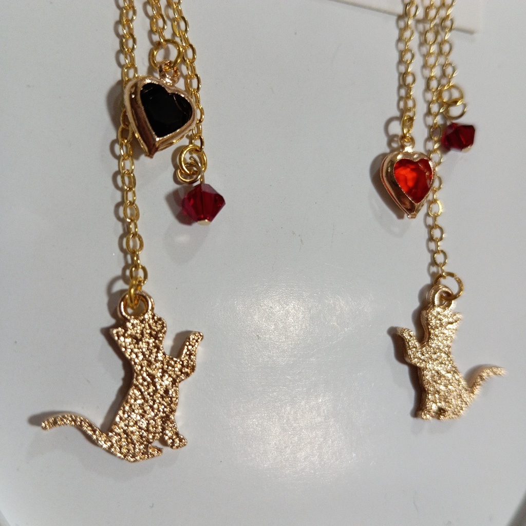 ハンドメイドピアス 赤 白 黒 ハート 猫足跡 ゴールド スワロフスキー