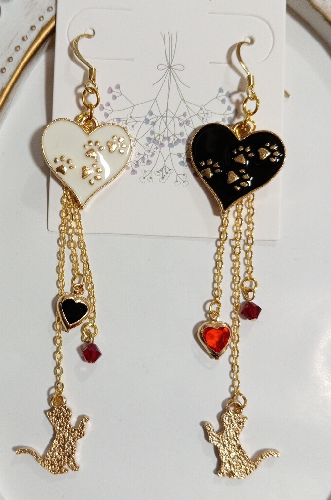 ハンドメイドピアス 赤 白 黒 ハート 猫足跡 ゴールド スワロフスキー