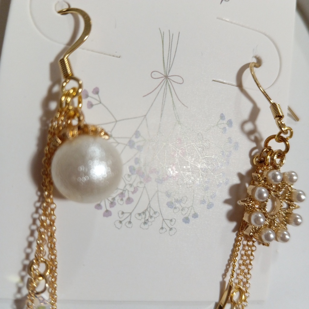 ハンドメイドピアス 猫 白 ホワイト ゴールド 雪の結晶 冬 スワロフスキー パール