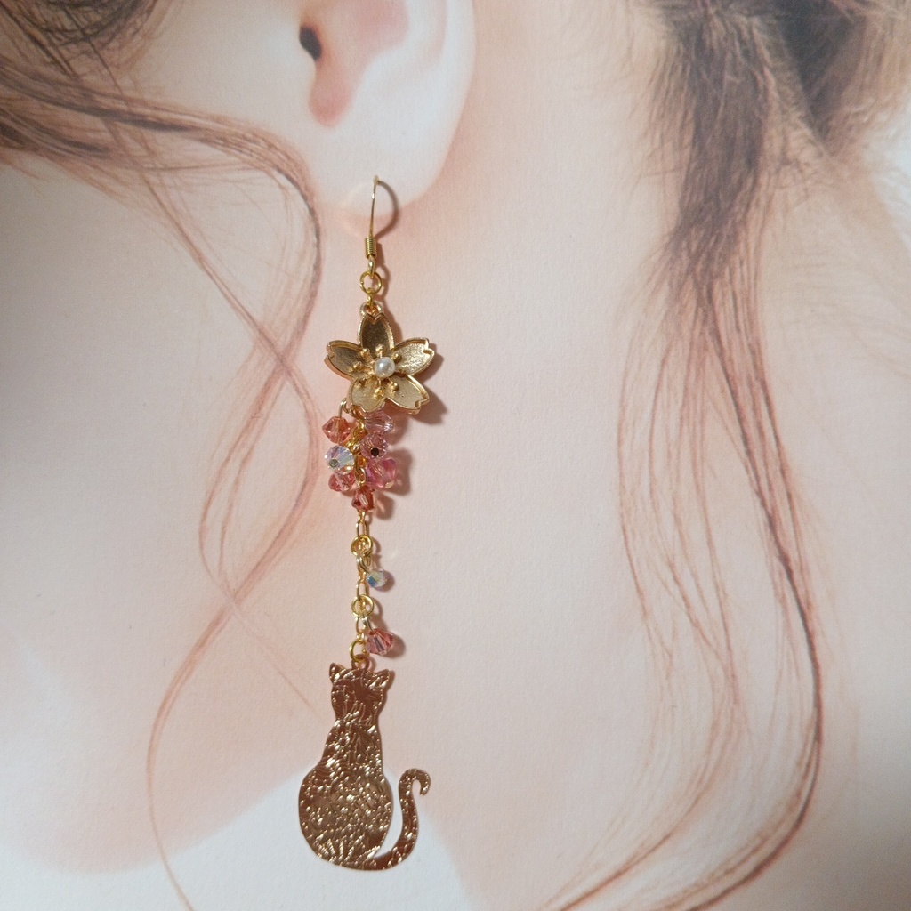 桜 猫 ハンドメイドピアス スワロフスキー ピンク ゴールドカラー