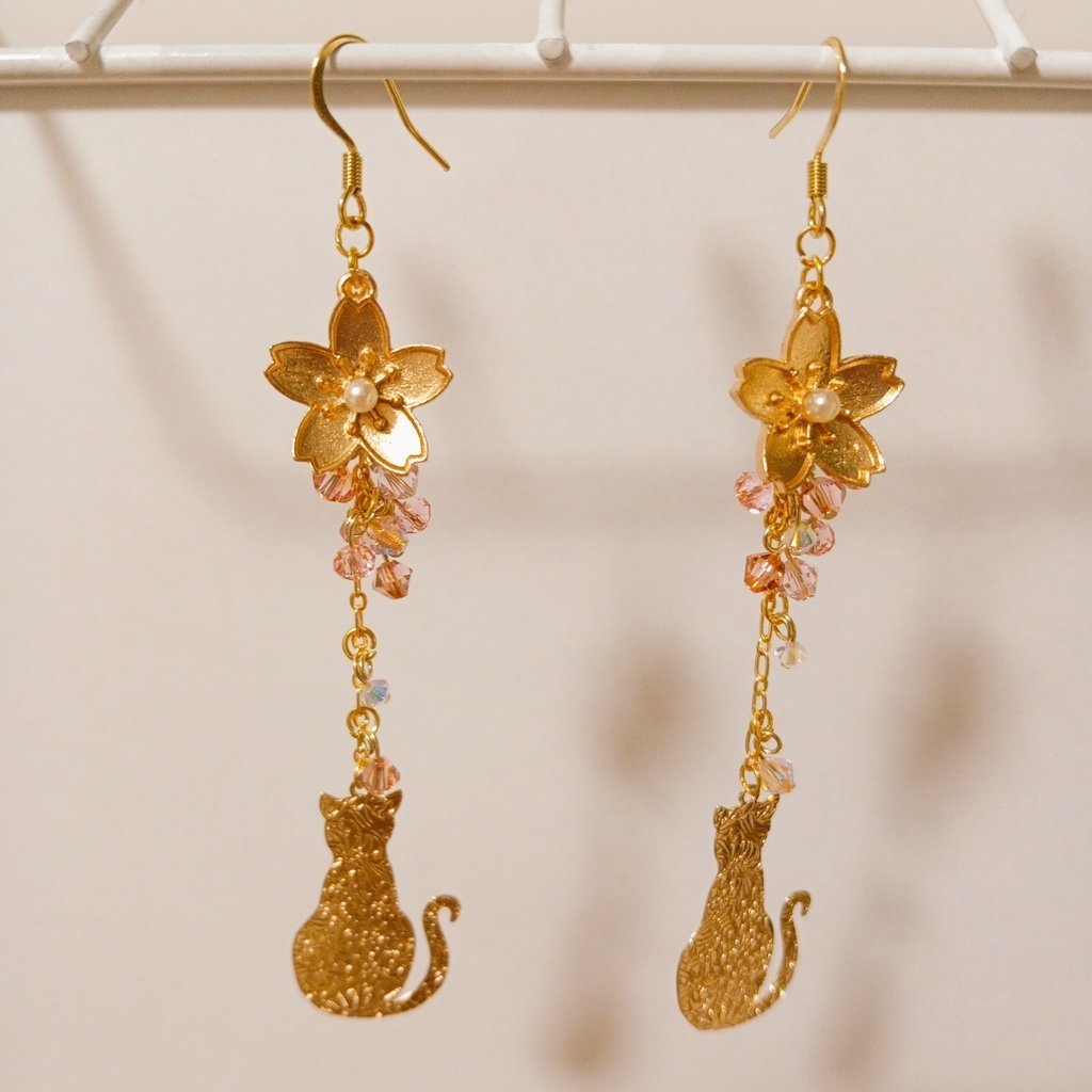 桜 猫 ハンドメイドピアス スワロフスキー ピンク ゴールドカラー