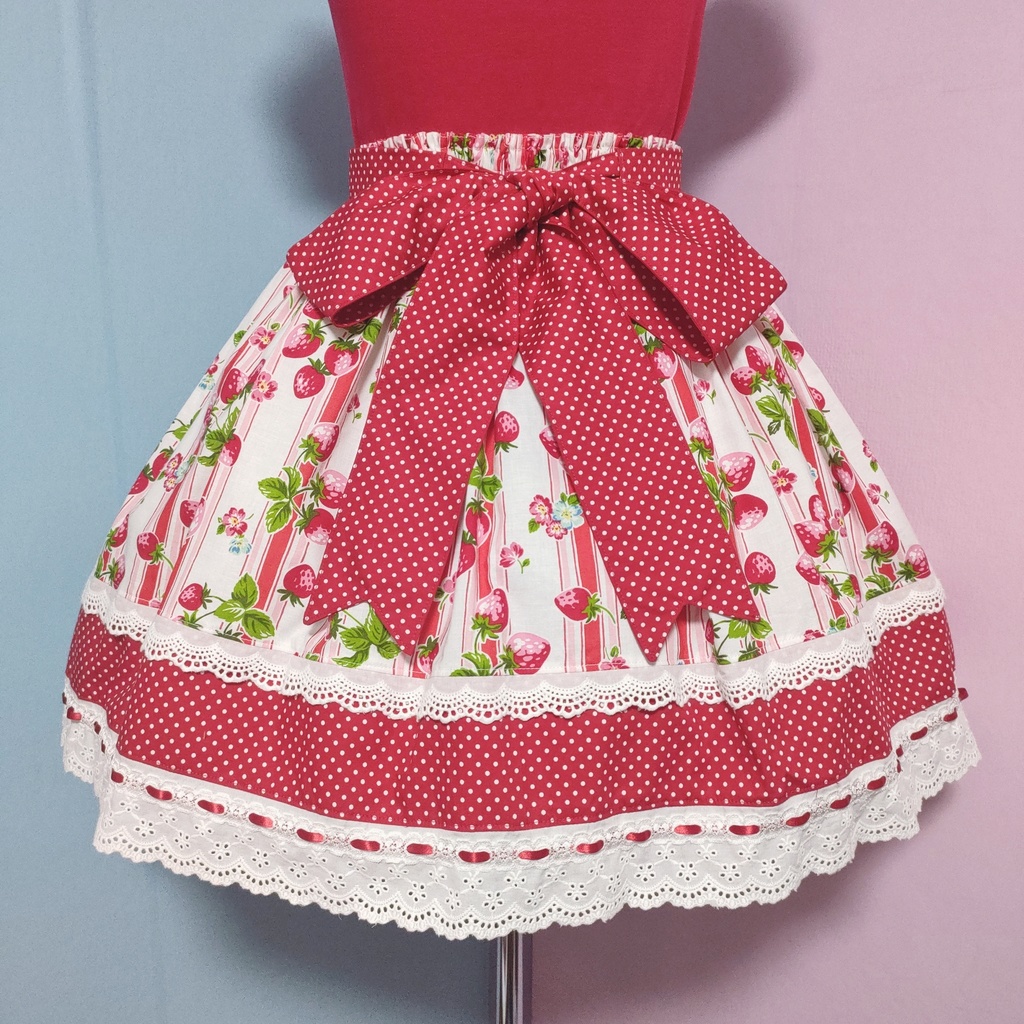 いちご✖️ドット柄スカート