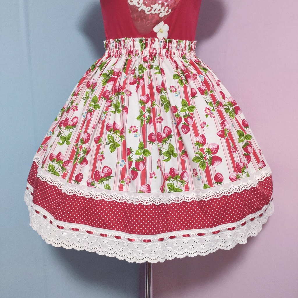 いちご✖️ドット柄スカート
