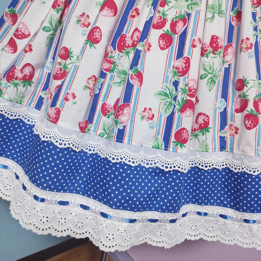 いちご✖️ドット柄スカート