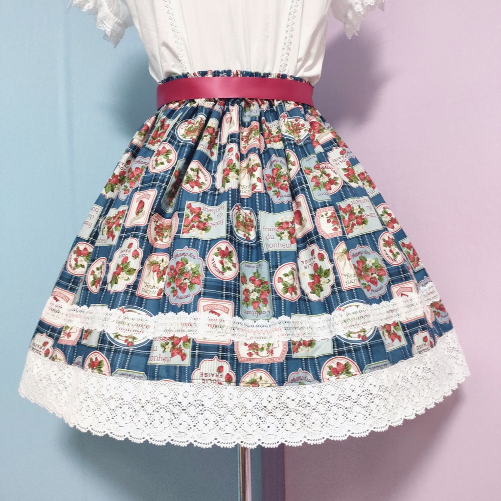 いちごタータンチェックスカート